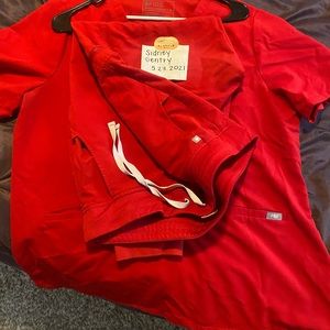 EUC WINNING RED FIGS